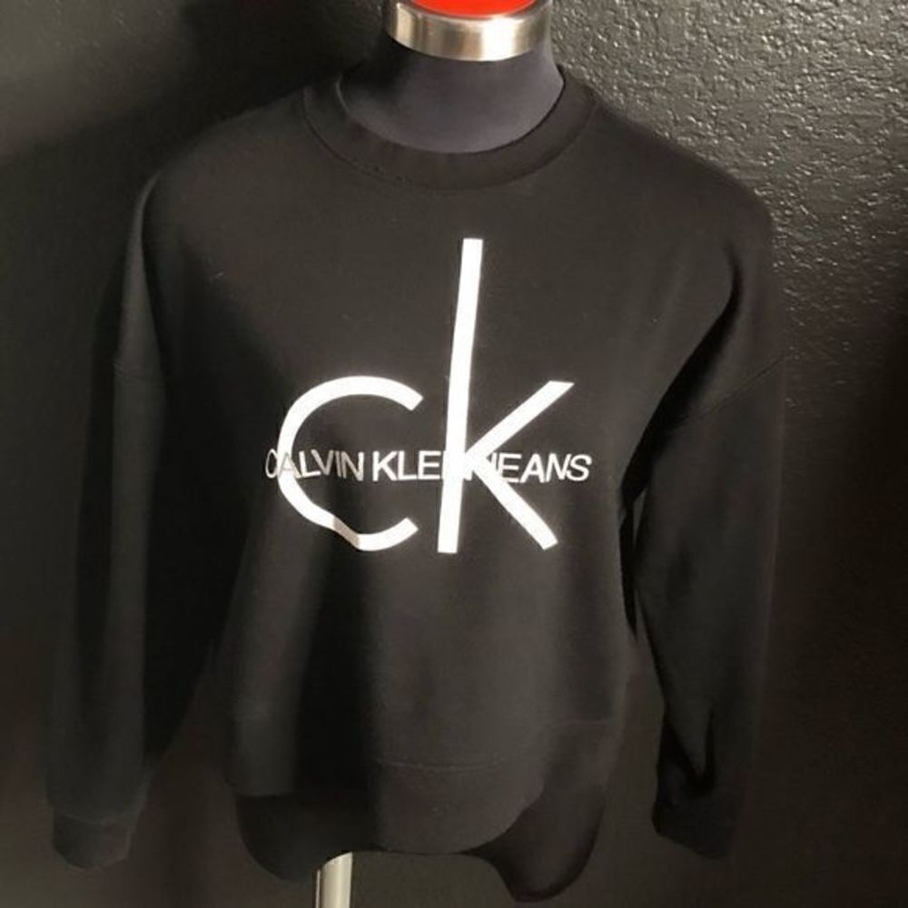 Calvin Klein Monogram Logo Pullover Crop Sweatshirt - Picture 2 of 8